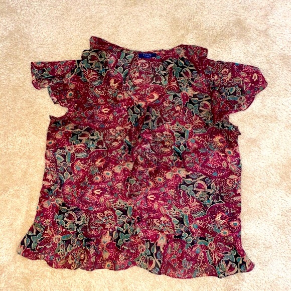 🍂CHAPS Ruffled Hidden Button Down Top🍂 - Picture 2 of 6